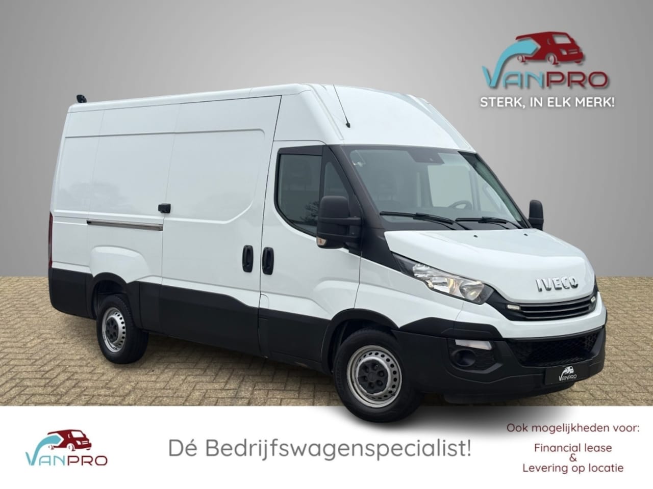Iveco Daily - 35S14 2.3 Automaat L2H2 / 3500kg Trekvermogen / Navi by APP / Clima / Camera - AutoWereld.nl