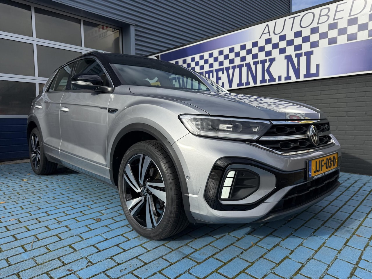 Volkswagen T-Roc - 1.5 TSI R-LINE ADAP CRUISE STOELVERW. TREKH. APPLE - AutoWereld.nl
