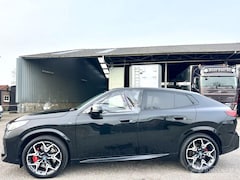 BMW iX2 - eDrive20 67kWh 204pk aut M-Sport - nap - pano - 1e eig - 20 inch - harman/kardon - widescr