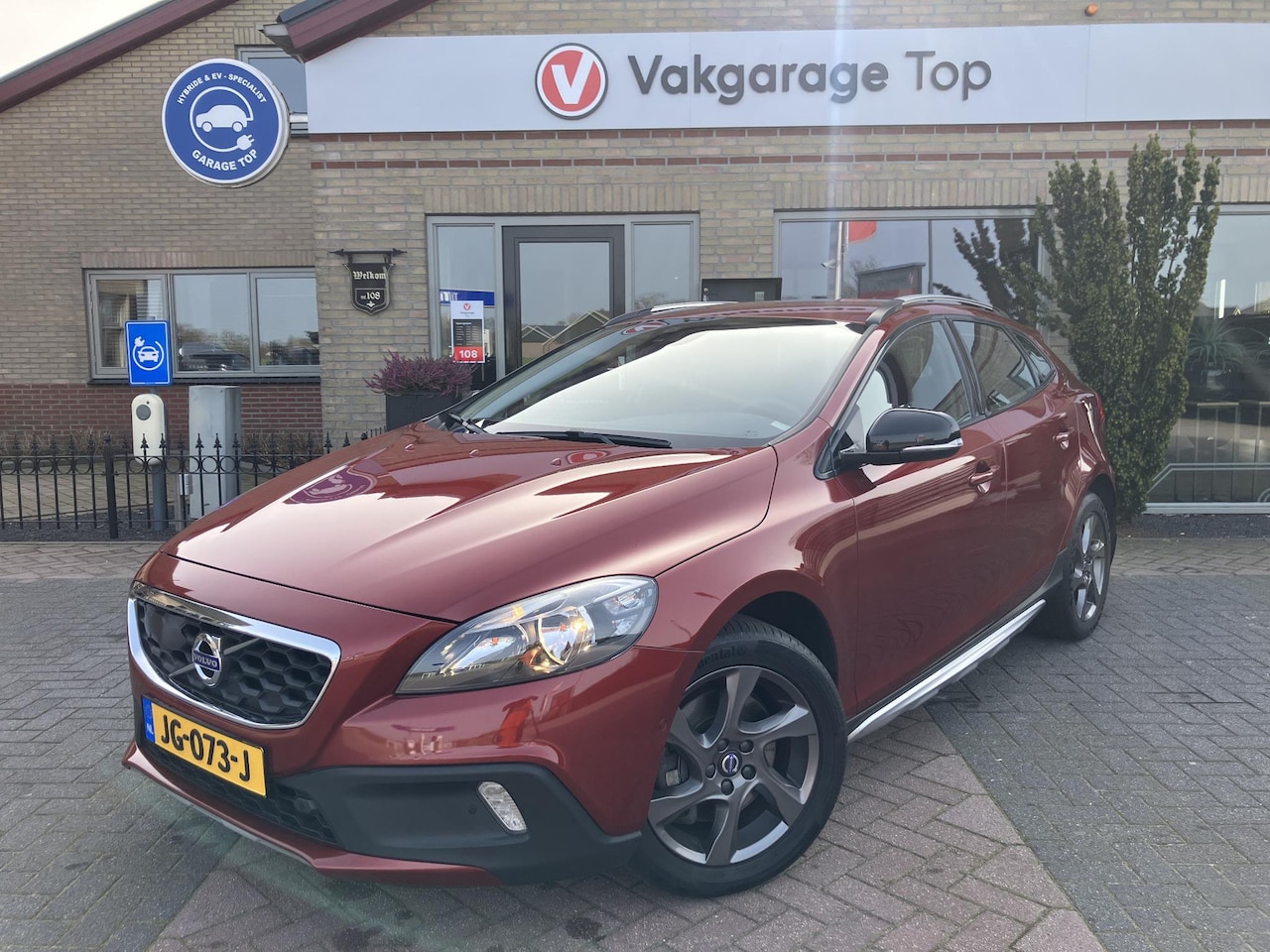 Volvo V40 Cross Country - 1.5 T3 Summum | Trekhaak | ACC | BLIS | All-in prijs - AutoWereld.nl