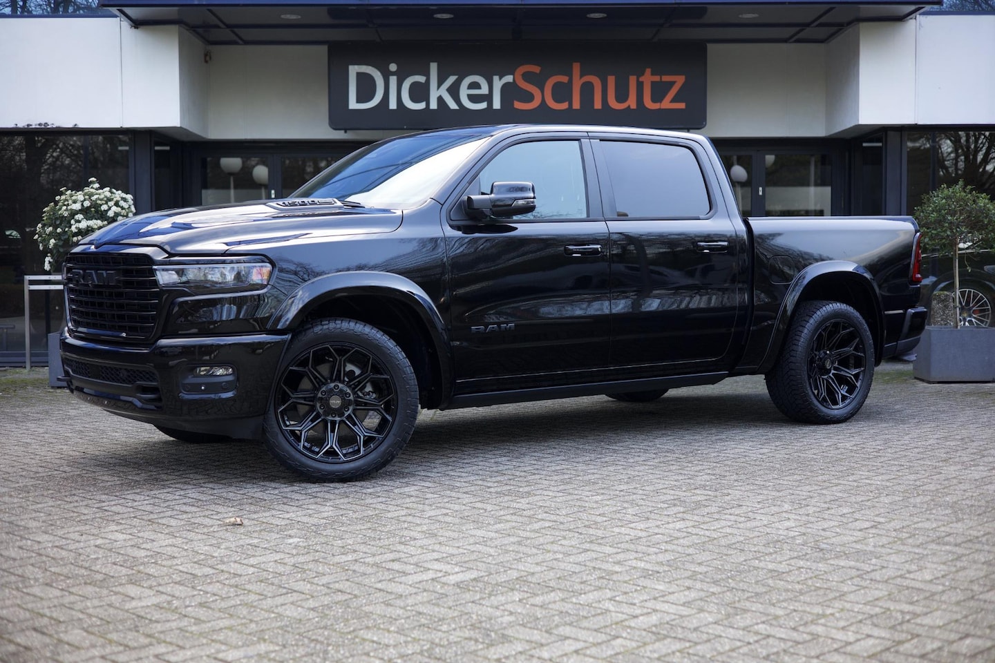 Dodge Ram 1500 - Laramie Night SO DEMOPRIJS! | Luchtvering | Pano - AutoWereld.nl