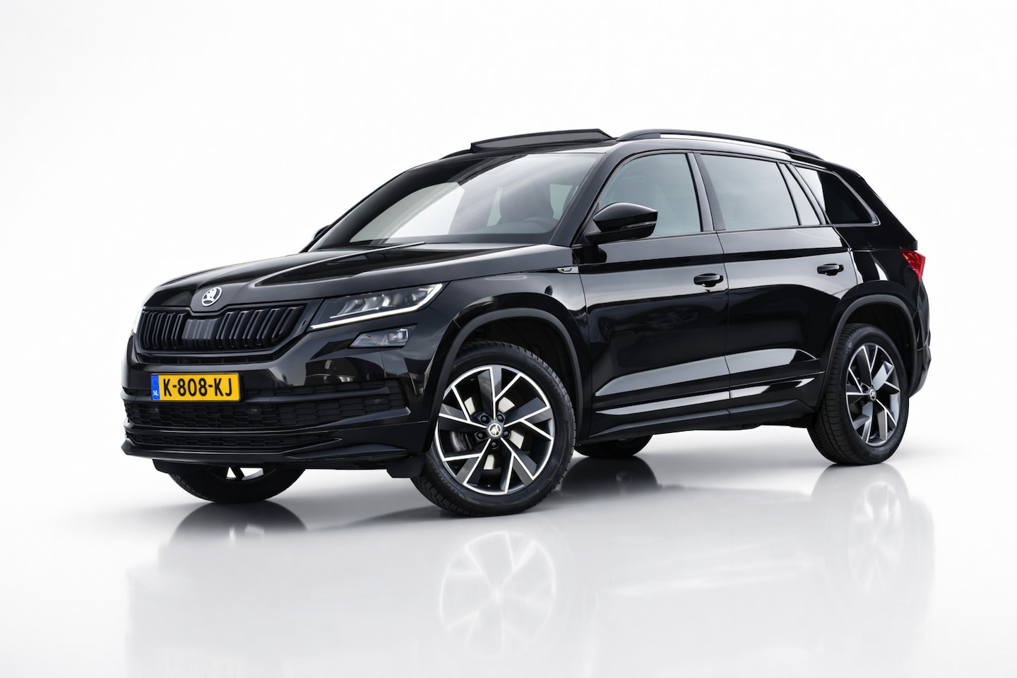 Skoda Kodiaq - 1.5 TSI Sportline | TREKHAAK | ADAPT. CRUISE | NAP | CANTON | PANORAMADAK | DEALER ONDERHO - AutoWereld.nl