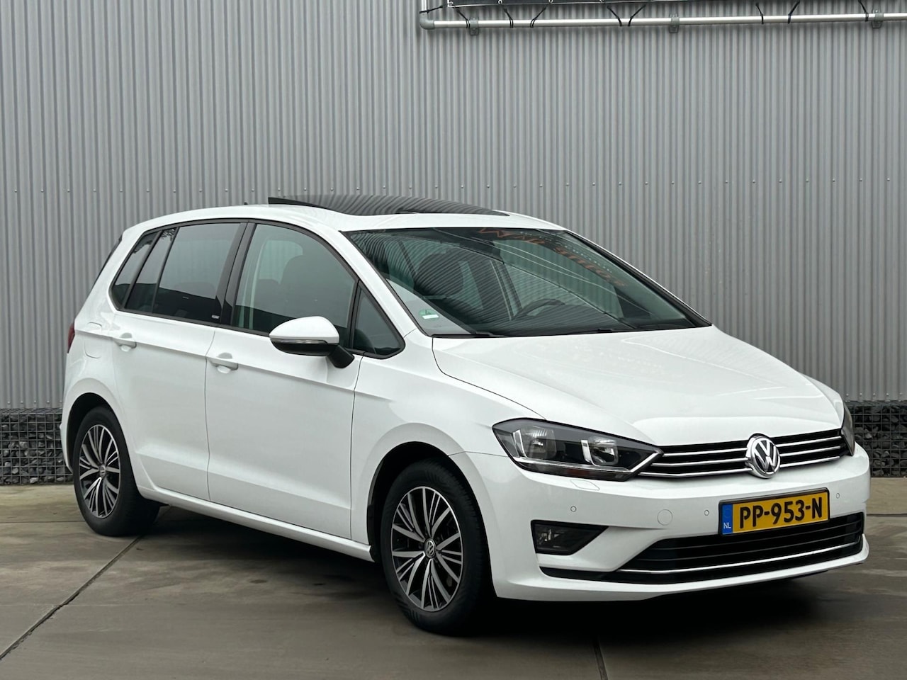 Volkswagen Golf Sportsvan - 1.4 TSI Highline 1.4 TSI Highline, Panorama dak, Trekhaak, DSG automaat, Clima, Camera - AutoWereld.nl