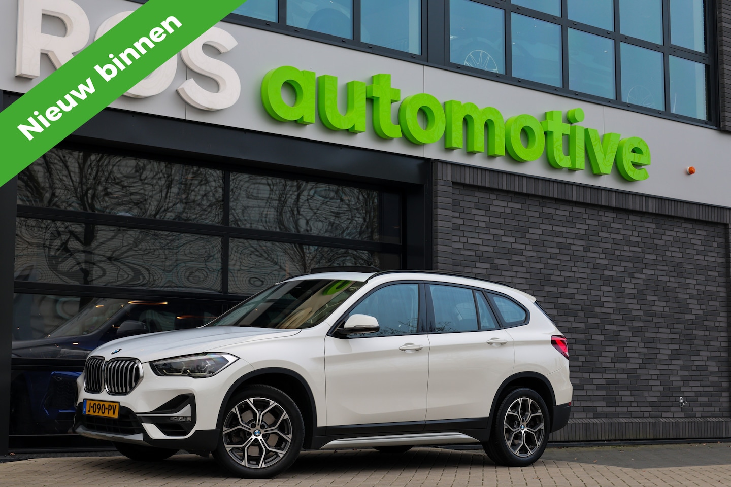 BMW X1 - sDrive20i Executive Edition | NAP! | DEALER.OND | PANO | HUD | TREKHAAK | STOELVERWARMING - AutoWereld.nl