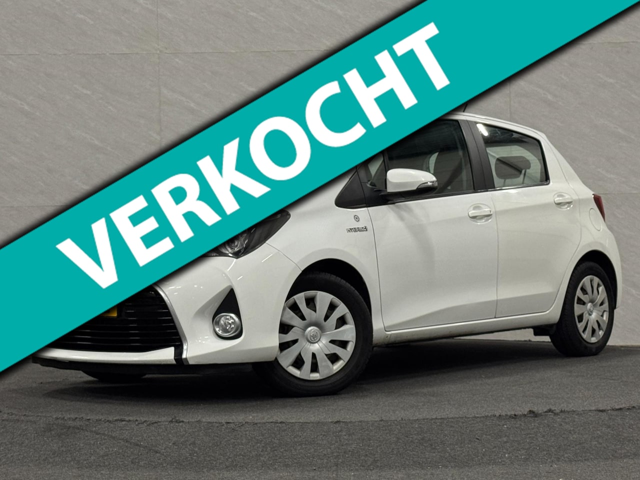 Toyota Yaris - 1.5 Hybrid Comfort Airco Achteruitrijcamera Keyless - AutoWereld.nl