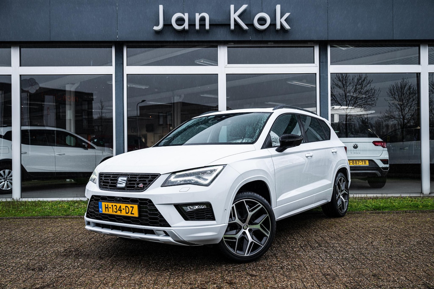 SEAT Ateca - 1.5 TSi 150pk FR Business Intense | Panoramadak | BEATS | 360 graden - AutoWereld.nl