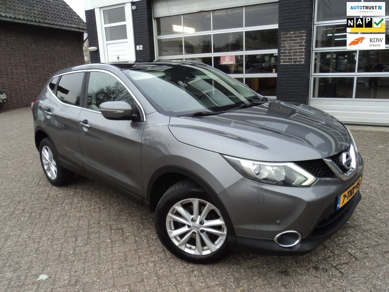 Nissan Qashqai - 1.2 Connect Edition Panodak Cruise Trekhaak Camera - AutoWereld.nl