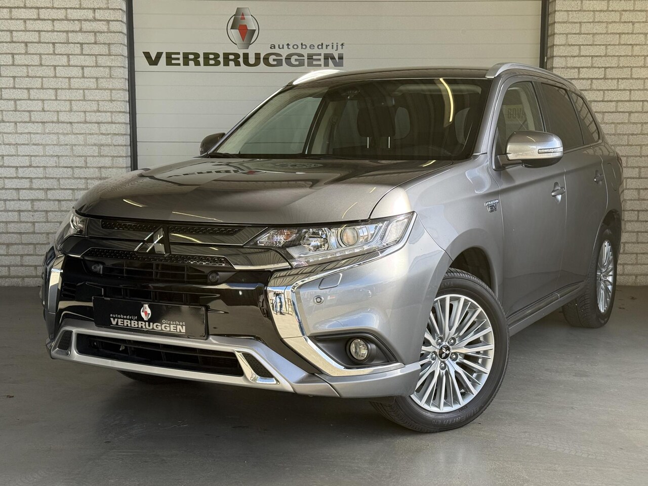 Mitsubishi Outlander - 2.4 PHEV Intense | 18" LMV | PDC V+A | Camera | Cruise | All-in rijklaarprijs - AutoWereld.nl