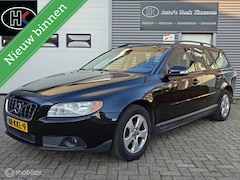 Volvo V70 - 2.0 Limited Edition Clima Trekhaak Leder Stoelverw
