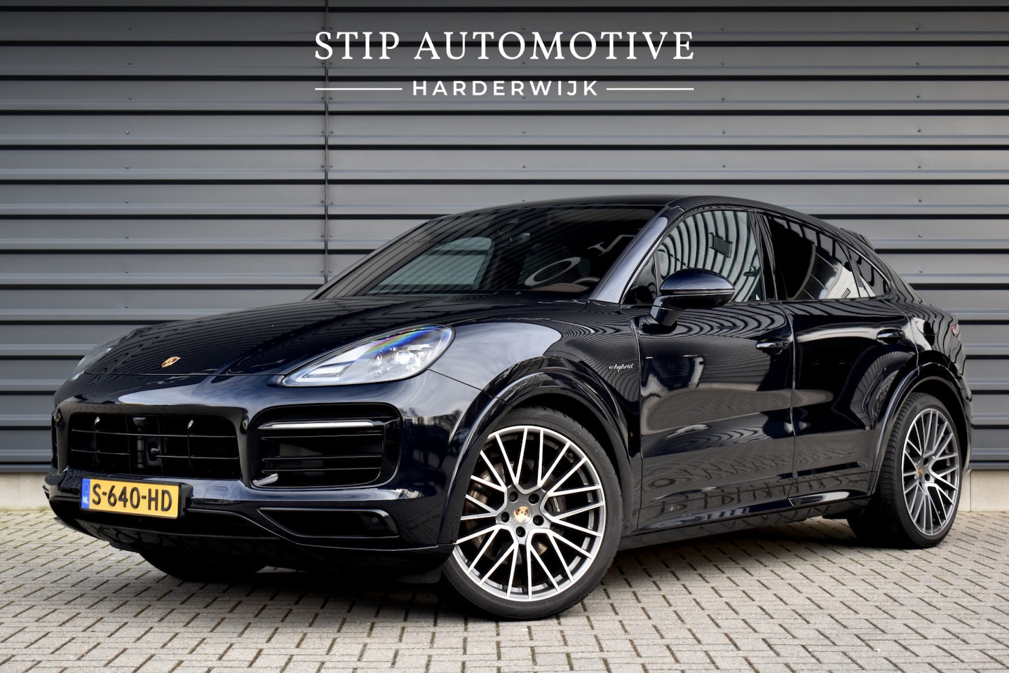 Porsche Cayenne Coupé - 3.0 E-Hybrid 462pk Platinum Edition SportDesign | Pano | ACC | Trekhaak | 22'' Wielen | Bo - AutoWereld.nl