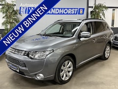 Mitsubishi Outlander - 2.0 PHEV instyle // Leer // Schuifdak // Xenon