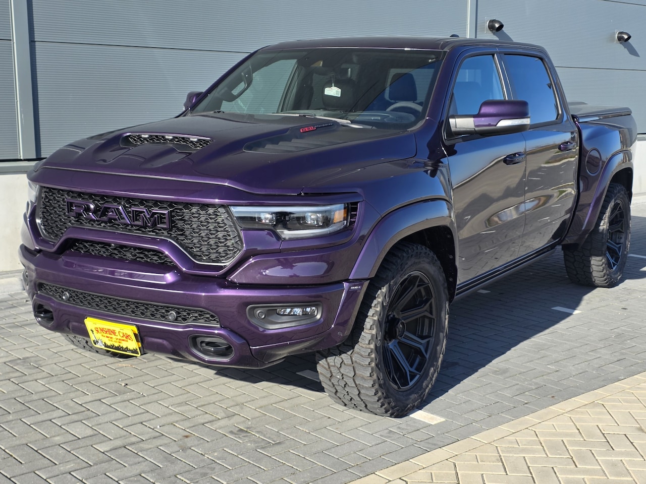 Dodge Ram 1500 - TRX CLONE NIGHT EDITION 4X4 CREW CAB 5.7 LTR V8 AUT. DAYTONA VIOLET MET!!! - AutoWereld.nl