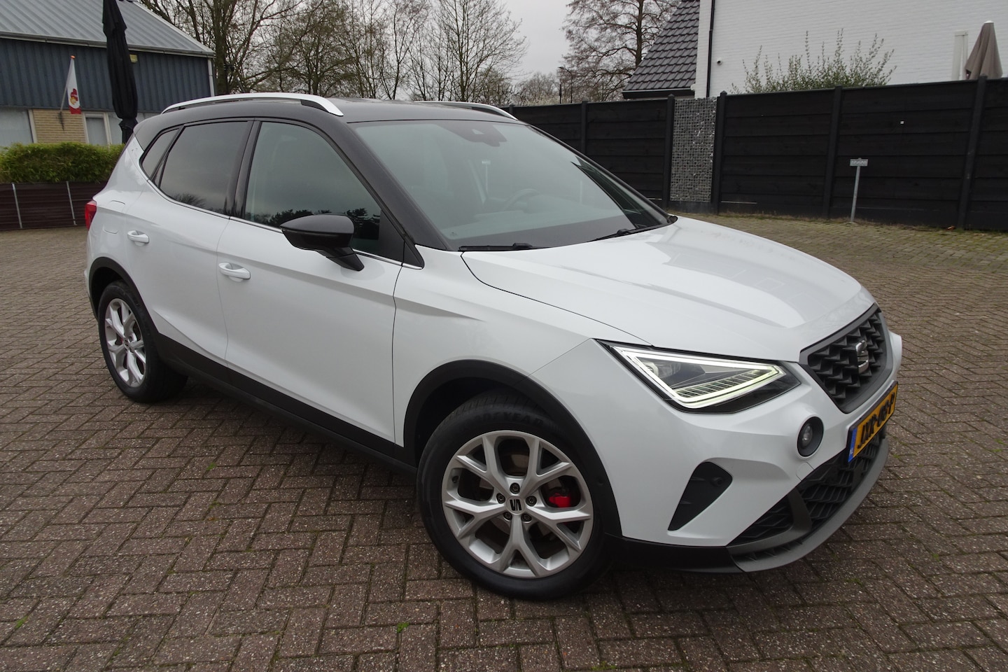 SEAT Arona - 1.5 TSI 150 pk * FR * DSG AUTOMAAT * AIRCO * LMV * NAVI * CAMERA * - AutoWereld.nl