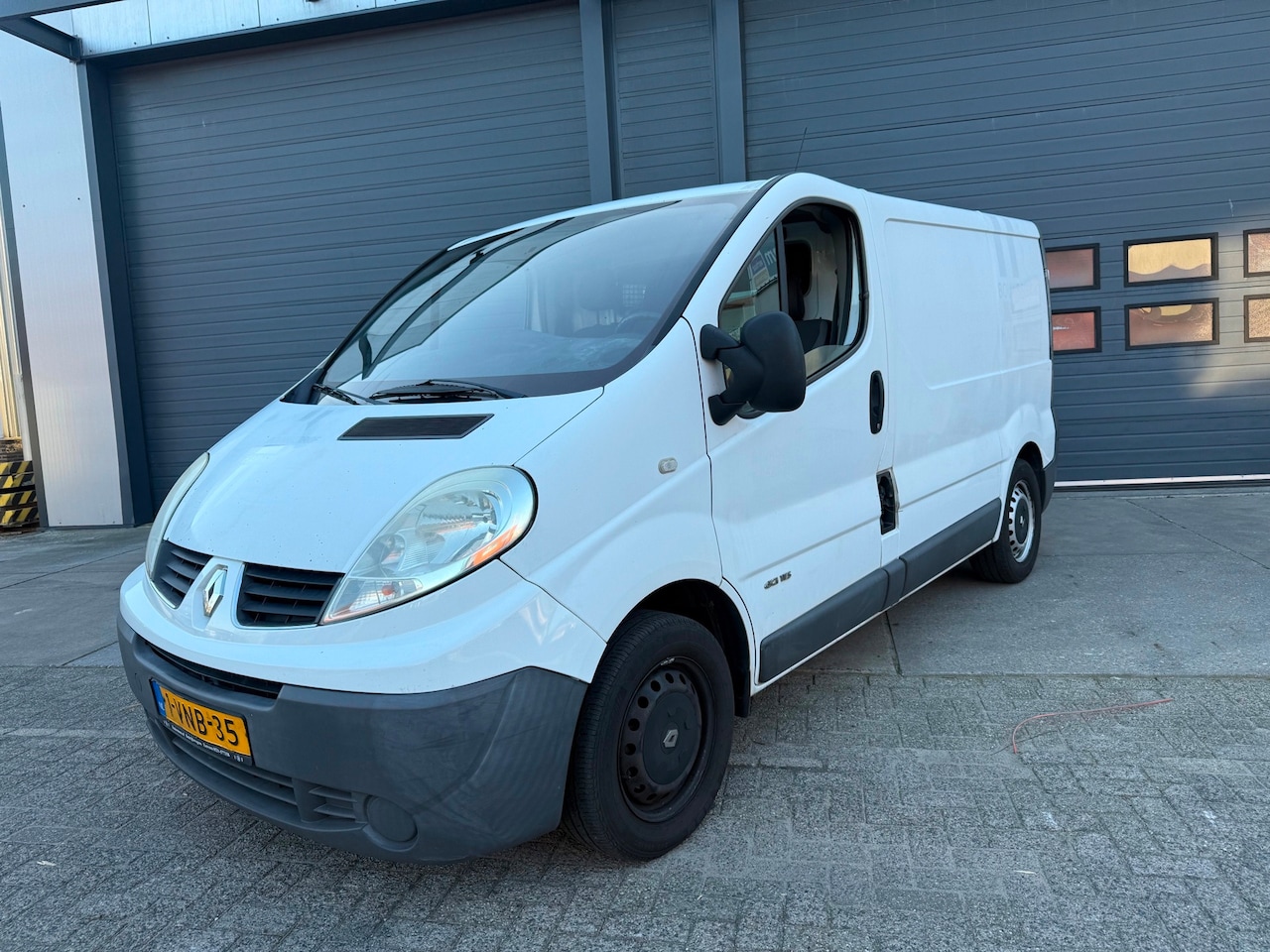 Renault Trafic - 2.0 dCi T27 L1H1 2011 - AutoWereld.nl