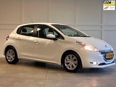 Peugeot 208 - 1.2 VTi Envy / 2014 / Navi / Parkeersensoren /