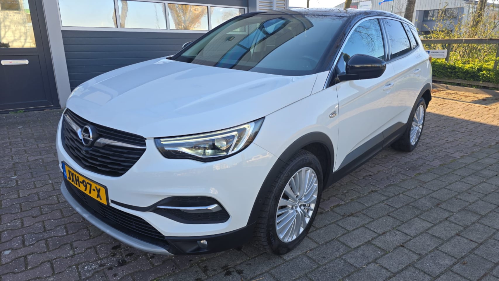 Opel Grandland X - 1.2 Turbo Innovation 360 cam automaat pano - AutoWereld.nl