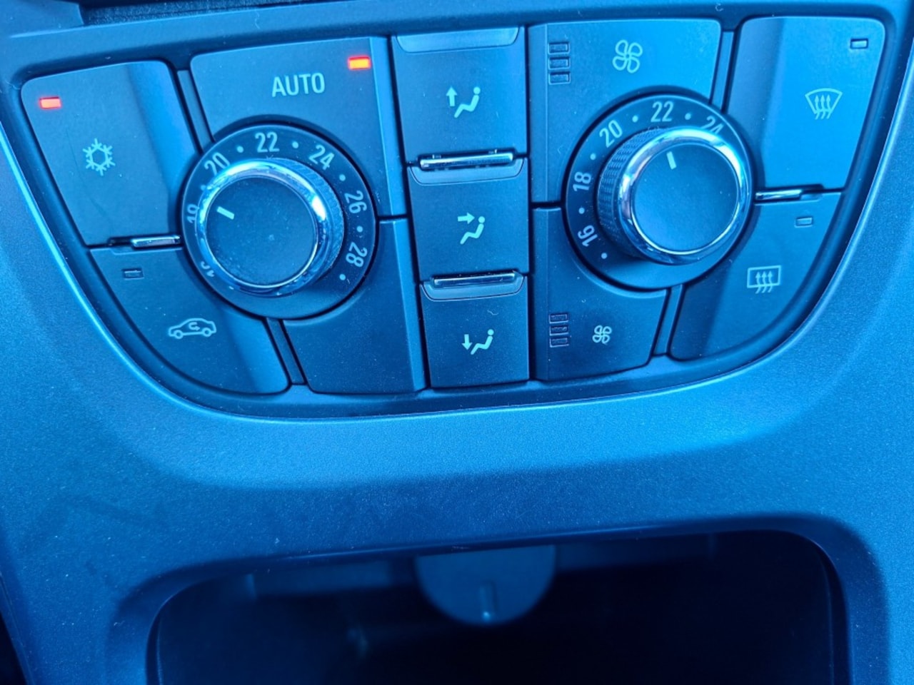 Opel Astra - 1.4 Turbo Business RADIO-CD/CLIMATE/CRUISE/NAVI/ELEC.RAMEN V+A/PDC/TREKHAAK