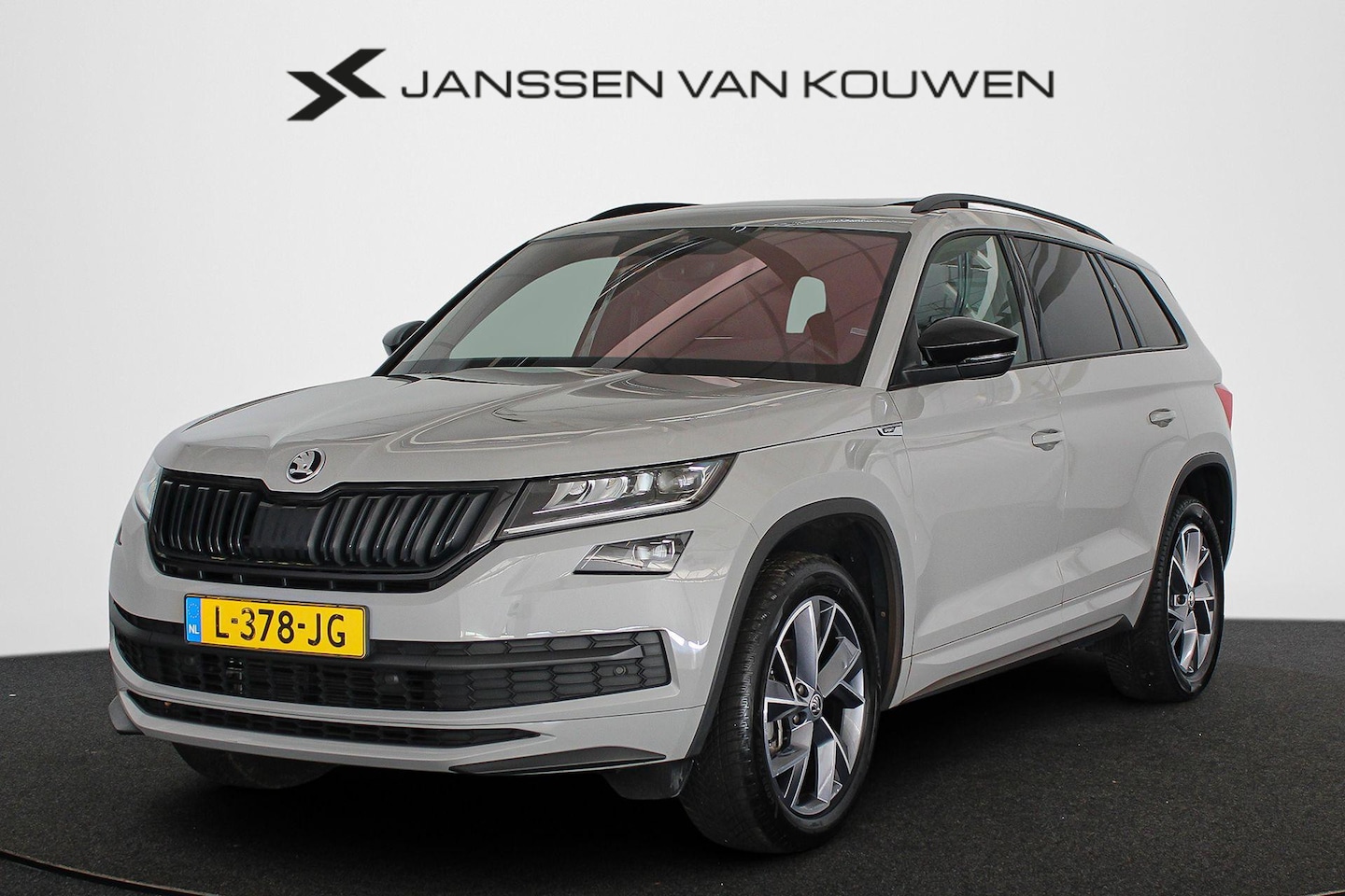 Skoda Kodiaq - 1.5 TSI Sportline Business 7p. Pano Trekhaak Stoelverwarming Camera Carplay Canton 19" - AutoWereld.nl