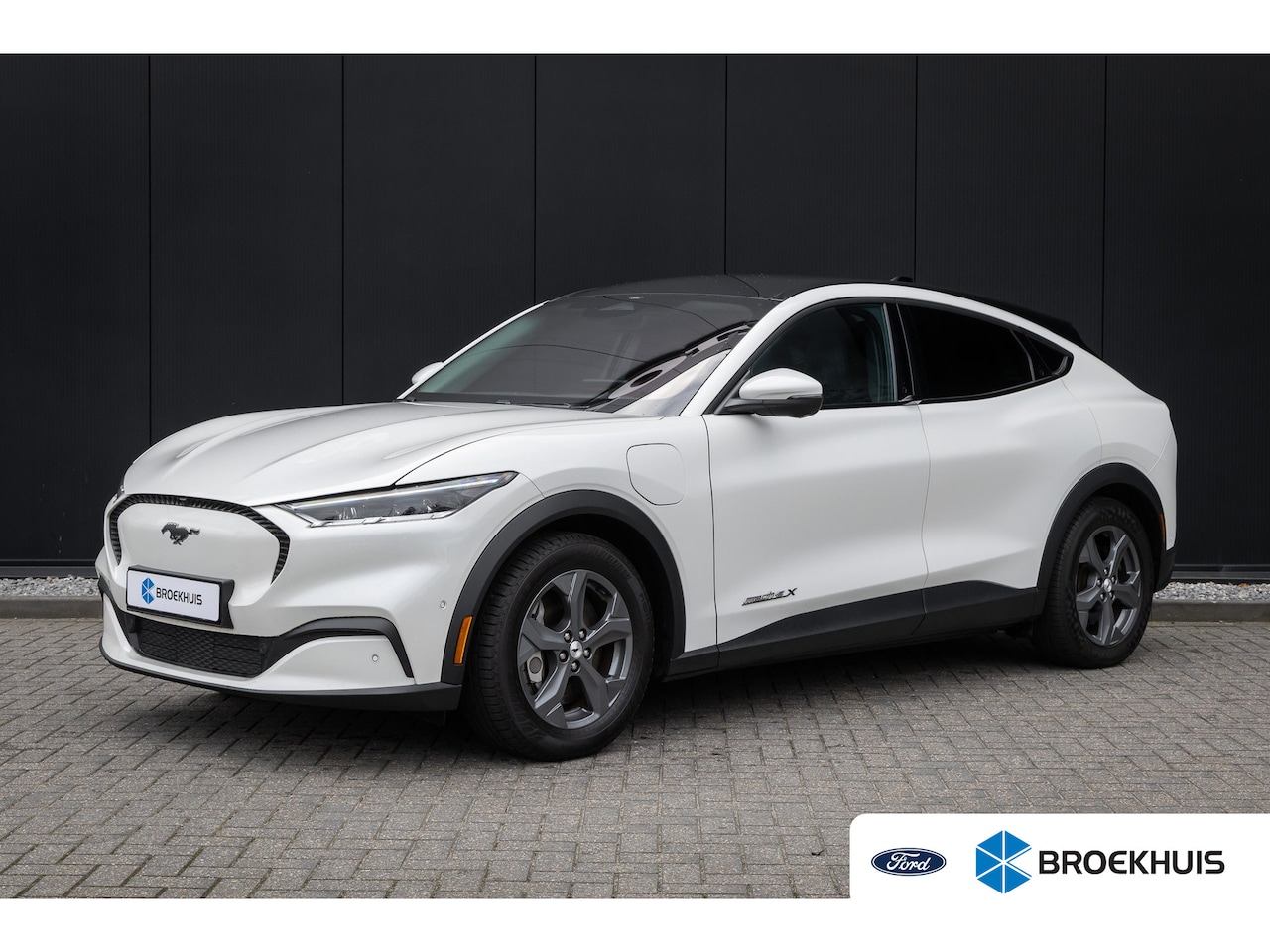 Ford Mustang Mach-E - Extended RWD 98 kWh | Pano-dak | Elektrische stoelen met Memory functie | Afneembare Trekh - AutoWereld.nl