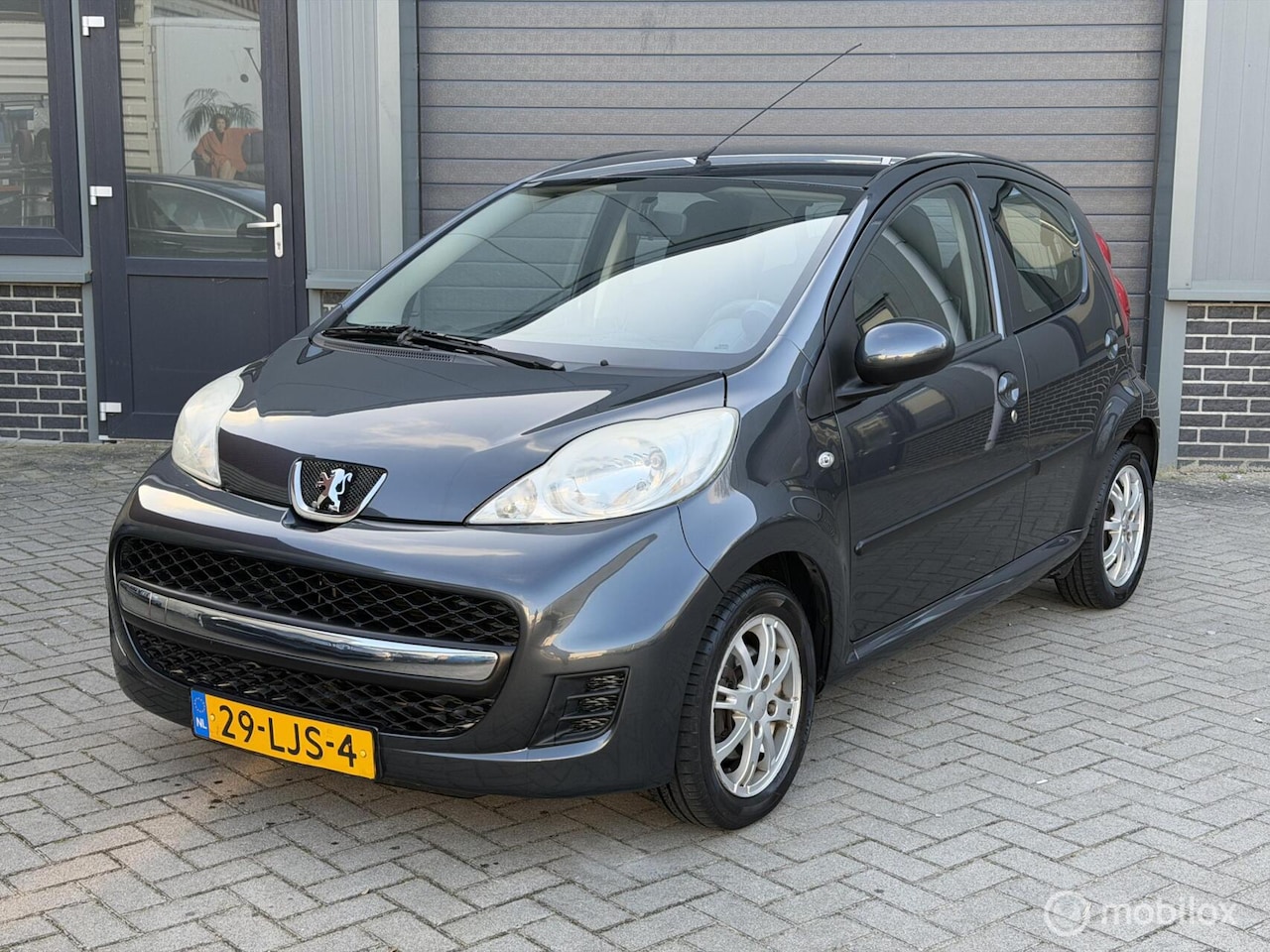Peugeot 107 - 1.0-12V Urban Move/ ONDERHOUDHISTORIE/AIRCO/APK - AutoWereld.nl
