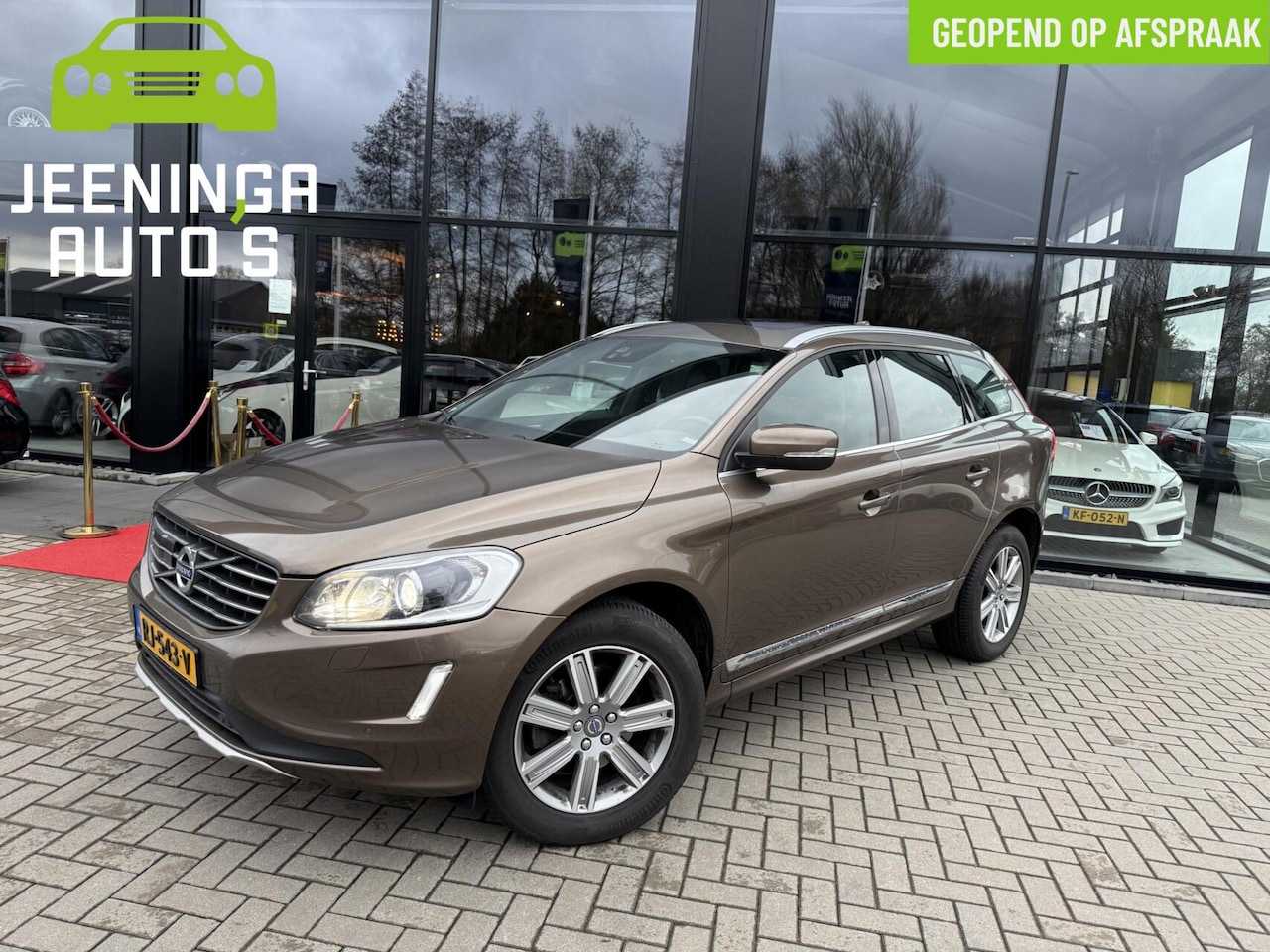 Volvo XC60 - 2.0 D4 FWD Polar+ |Navi|Stoelverwarming|Camera|Pano - AutoWereld.nl