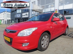 Hyundai i30 - 1.4i Dynamic nw apk meeneemprijs , lak verweerd div schades