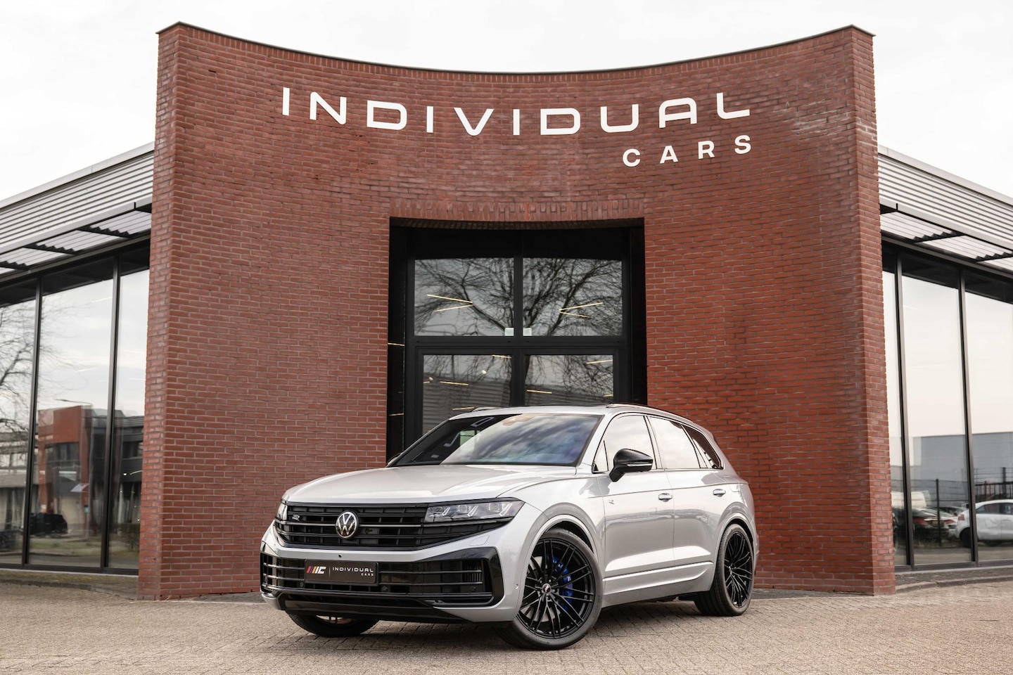 Volkswagen Touareg - 3.0 TSI eHybrid R 4M Nightvision DynAudio Trekhaak - AutoWereld.nl
