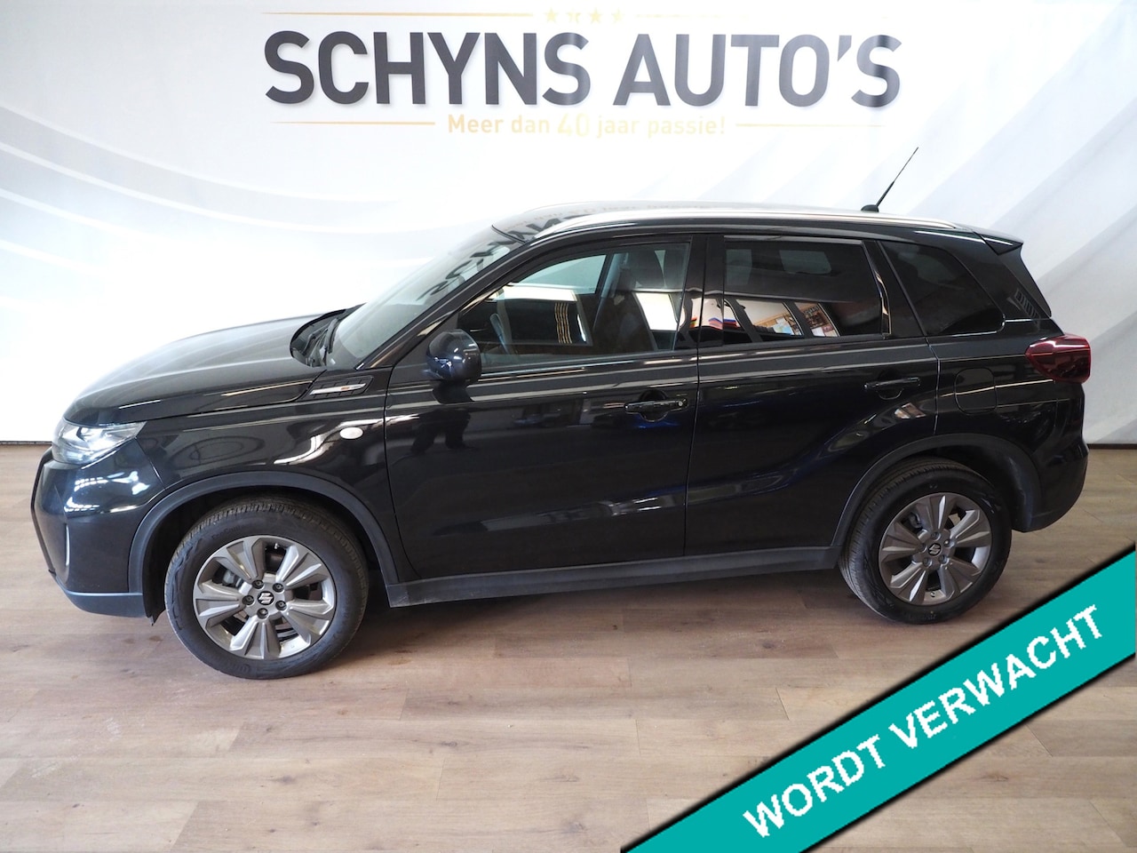 Suzuki Vitara - 1.4 Boosterjet Hybrid Comfort Autom/10.700KM!/Parkdistance/Camera/Eco/CarPlay - AutoWereld.nl