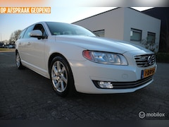 Volvo V70 - 1.6 D2 Momentum AUTOMAAT/LEDER/NAVIGATIE/TREKHAAK