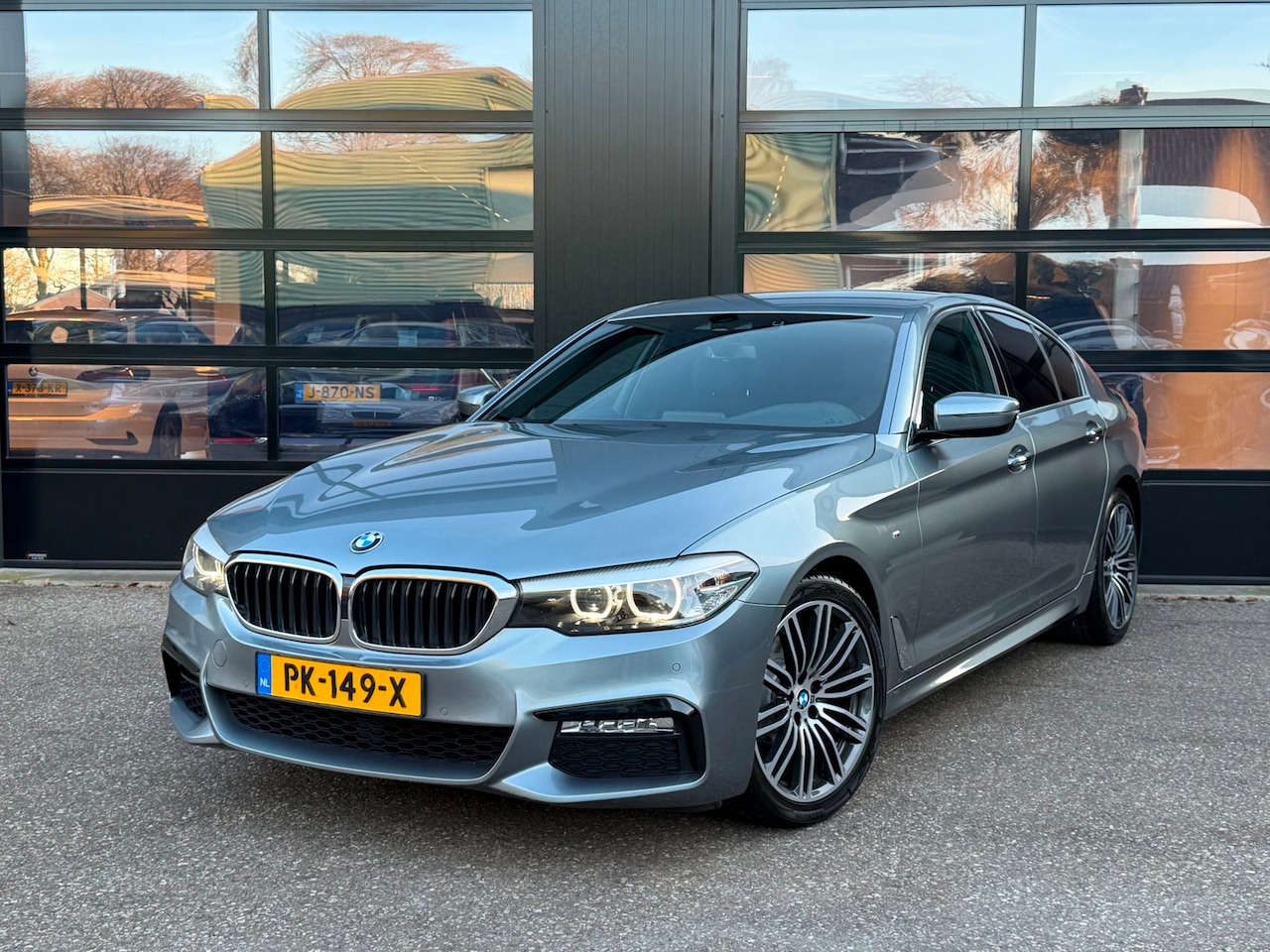 BMW 5-serie - 520i M-Sport Edition Bluestone Metallic - AutoWereld.nl