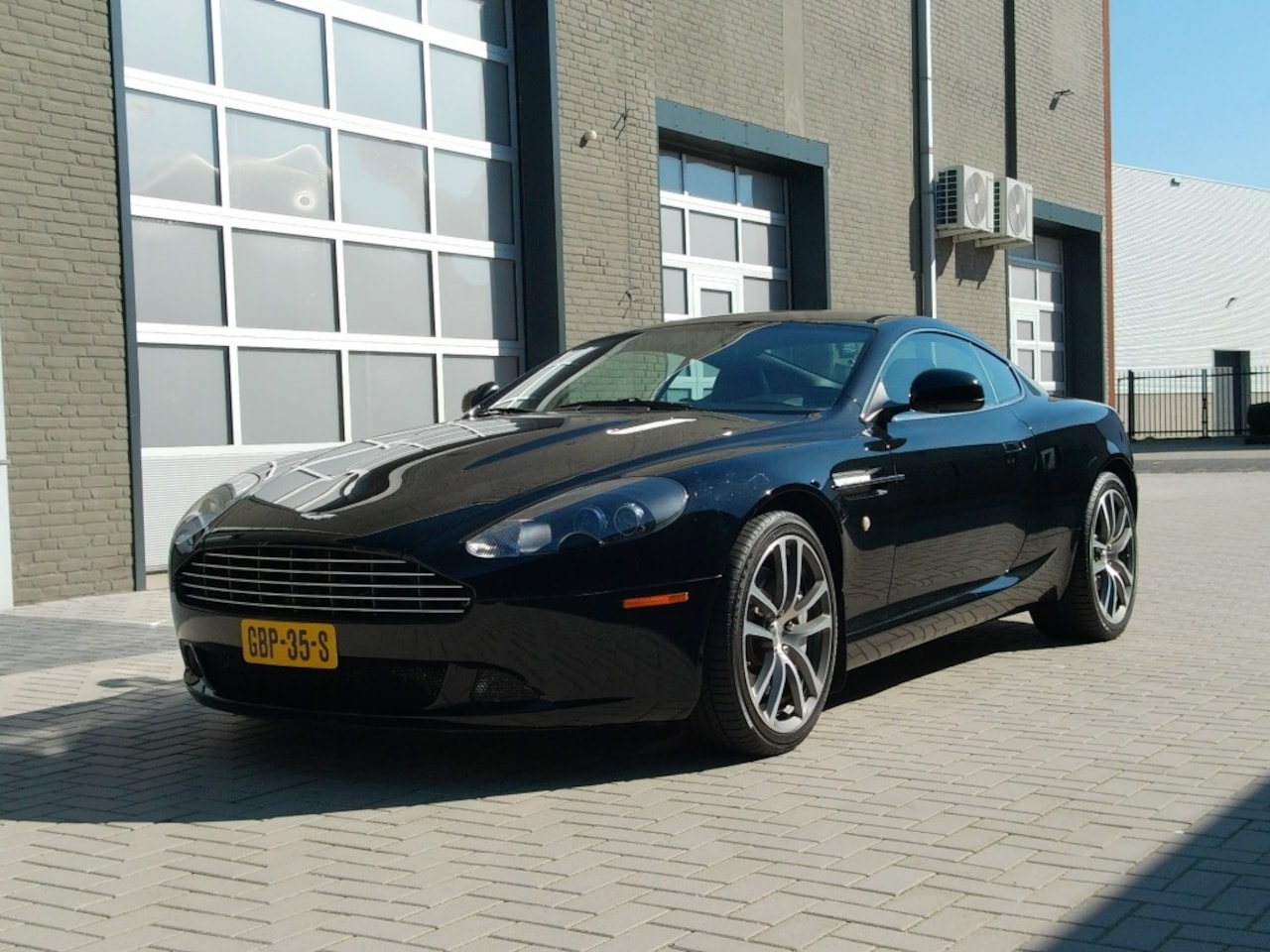 Aston Martin DB9 - 5.9-L V12 Touchtronic/Cruise control/470 PK/Obsidian Black - AutoWereld.nl
