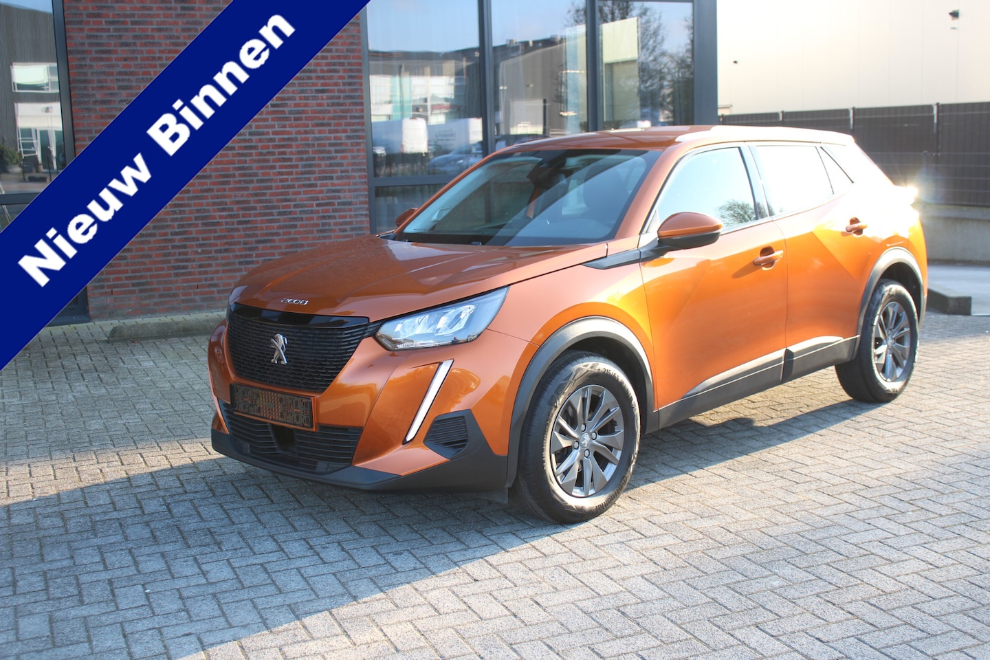 Peugeot 2008 - 1.2 PureTech Allure Clima-cruise-Navi-Camera 20.000 KM !! - AutoWereld.nl