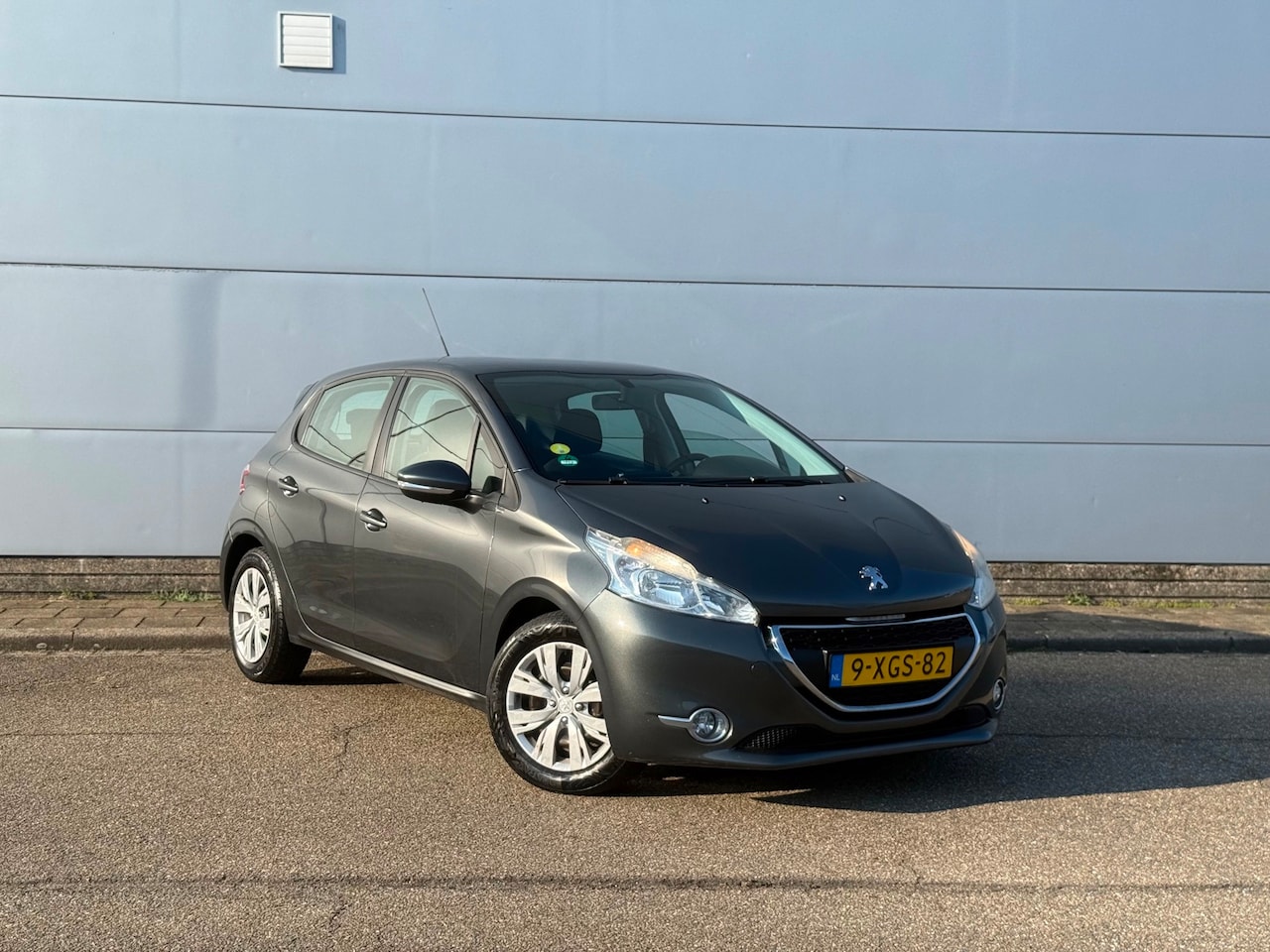 Peugeot 208 - 1.6 e-HDi Active (bj 2014) 5D|NAVI|AIRCO|CRUISE|93PK| - AutoWereld.nl