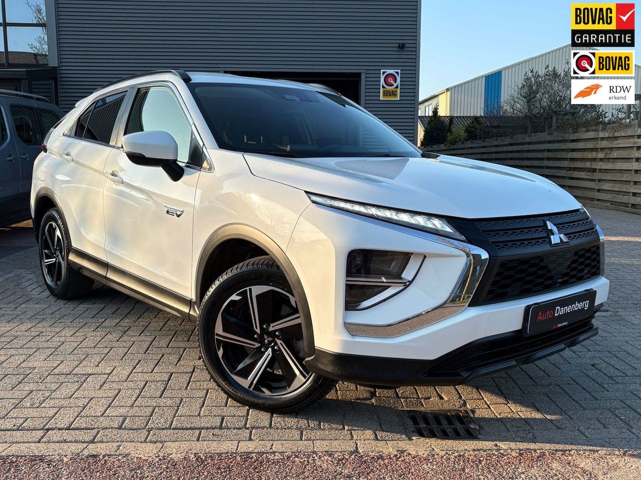 Mitsubishi Eclipse Cross - 2.4 PHEV Instyle Trekhaak,Garantie,Camera - AutoWereld.nl