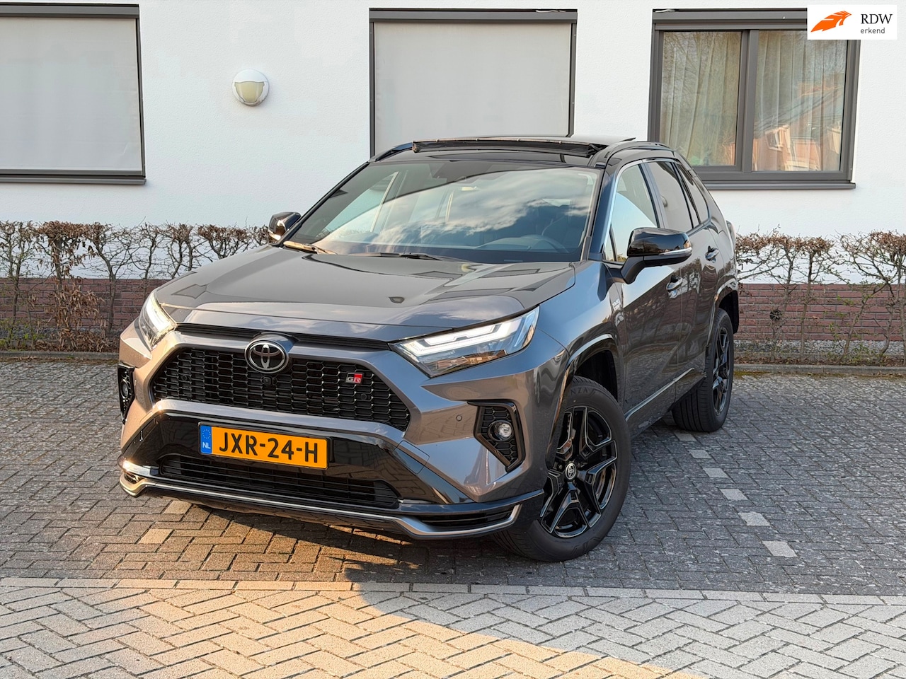 Toyota RAV4 - 2.5 Plug-in Hybrid AWD GR SPORT PANO JBL 360 2025 - AutoWereld.nl