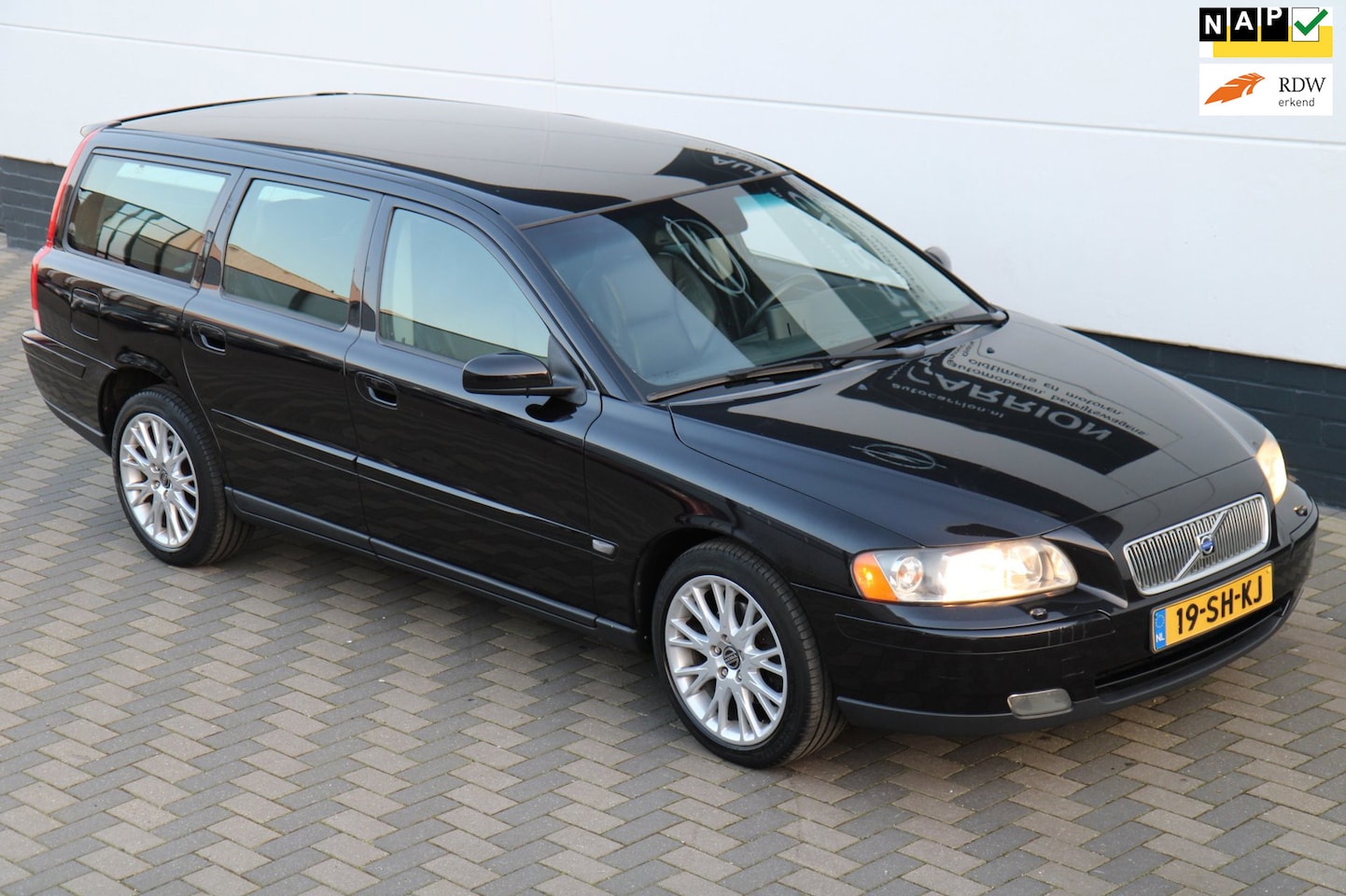 Volvo V70 - 2.4 Navi Leder Dealer onderhouden Youngtimer !!! - AutoWereld.nl