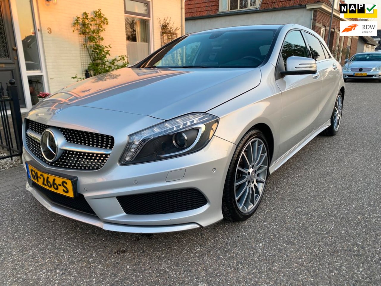 Mercedes-Benz A-klasse - 180 Ambition Automaat,AMG Pakket,18 Inch AMG velgen,Led,Enz - AutoWereld.nl
