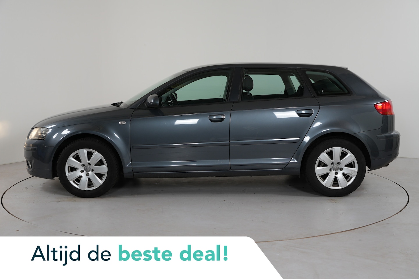 Audi A3 Sportback - 1.6 Attraction | Trekhaak | Cruise | Sportstoelen | - AutoWereld.nl