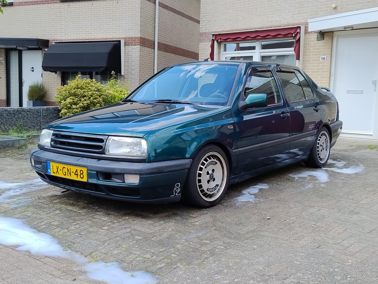 Volkswagen Vento - 1.8 GL - AutoWereld.nl