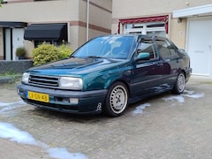 Volkswagen Vento - 1.8 GL