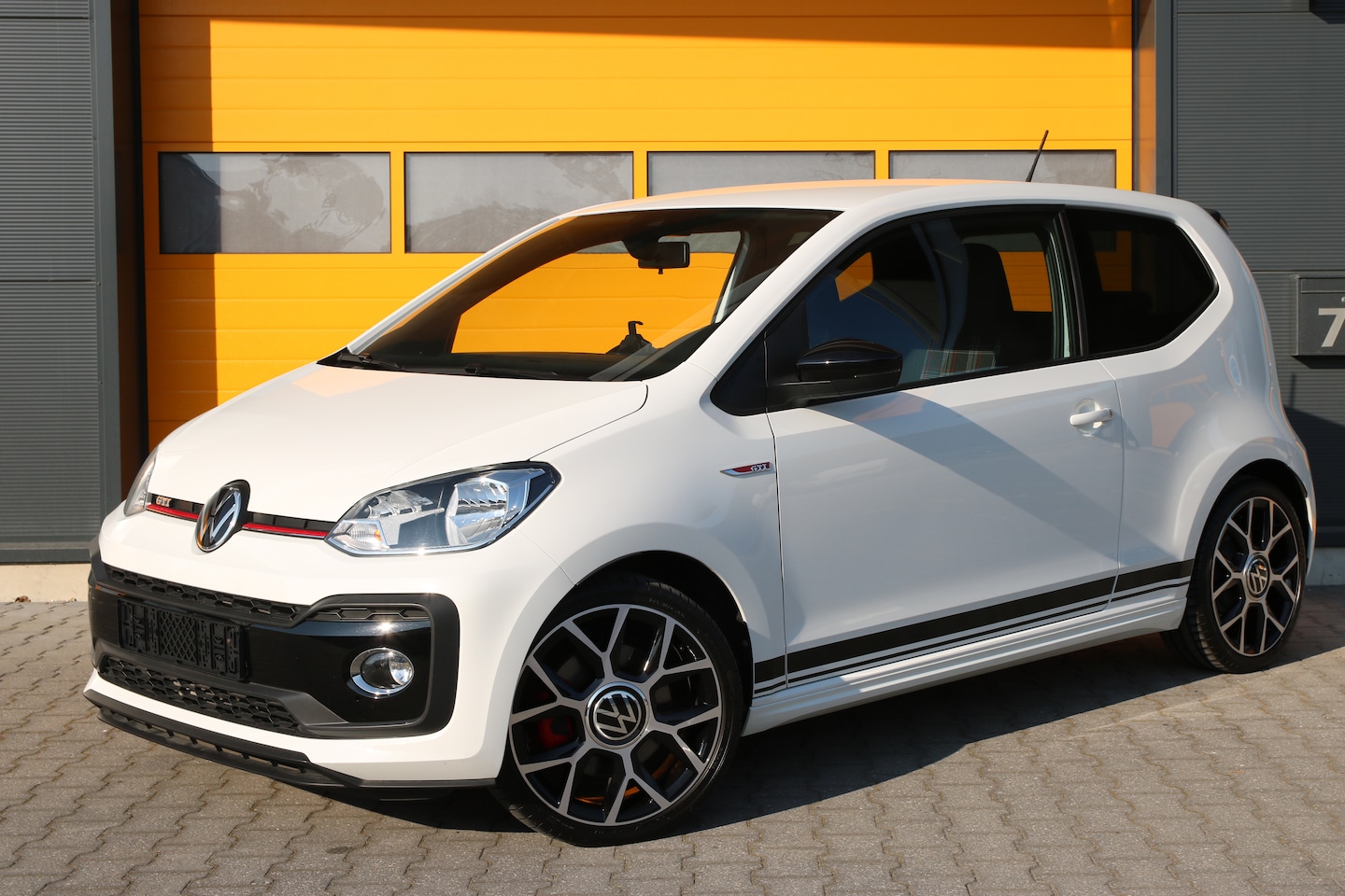 Volkswagen Up! - 1.0 TSI GTI Volkswagen Up! GTI - BTW - 08-2021 - 3-deurs - 32.240km - Eerste eigenaar - AutoWereld.nl