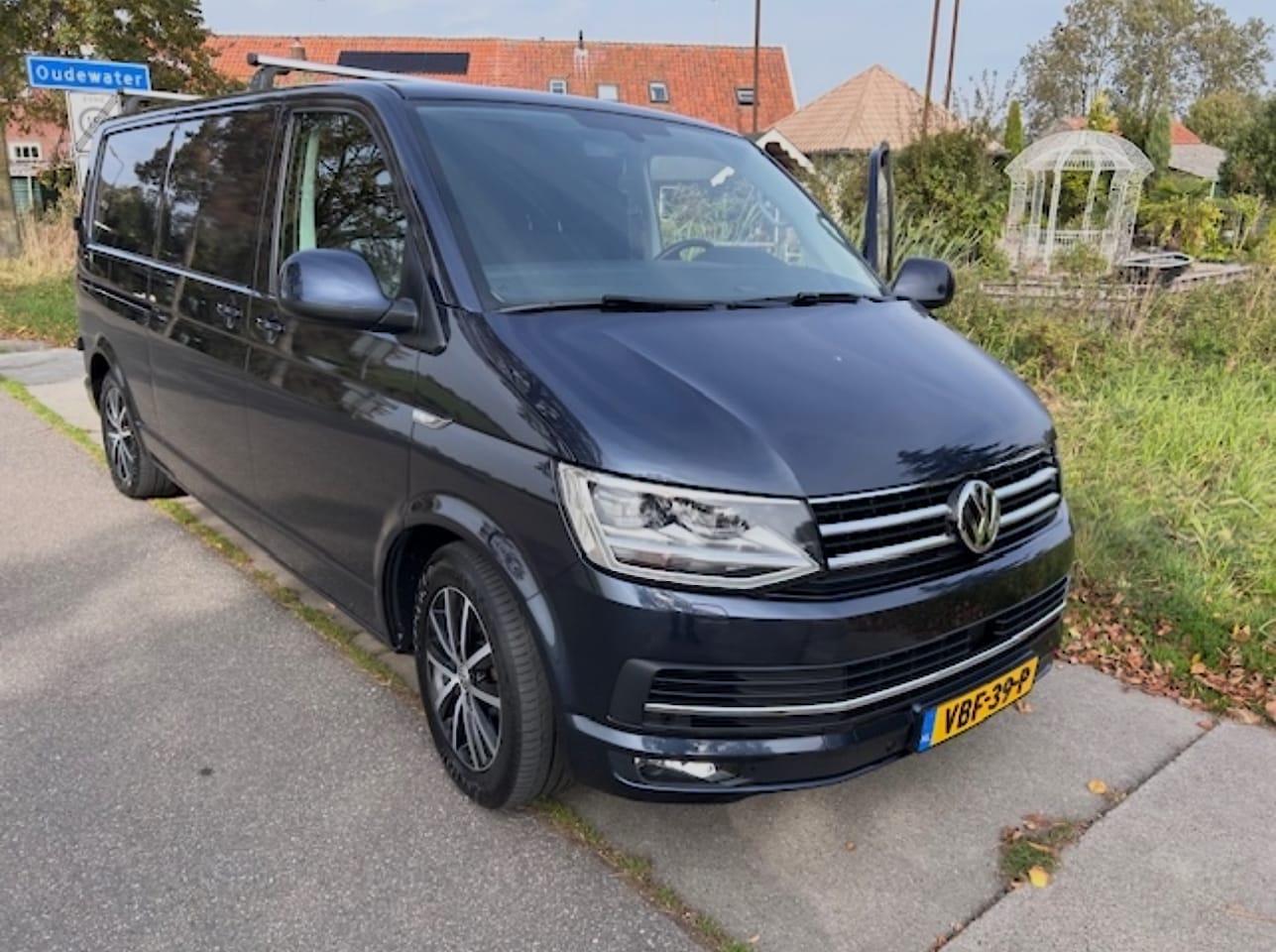 Volkswagen Transporter - 2.0 TDI L2H1 Highline LED/DUBBELE SCHUIFDEUR/TREKHAAK/CARPLAY/LM - AutoWereld.nl