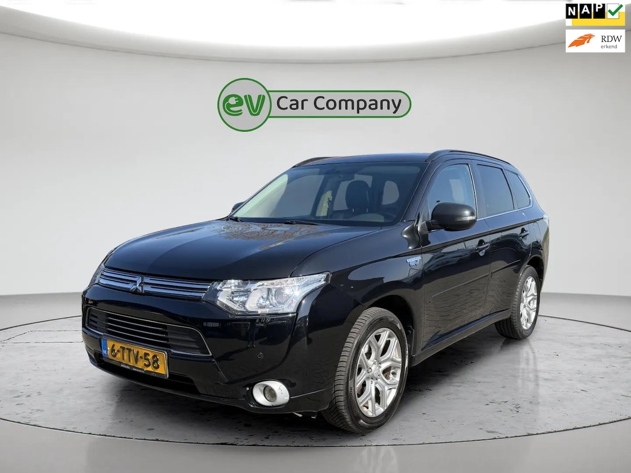 Mitsubishi Outlander - 2.0 PHEV Instyle | Schuif- kanteldak | Trekhaak | Camera | Cruise Control | Climate Contro - AutoWereld.nl