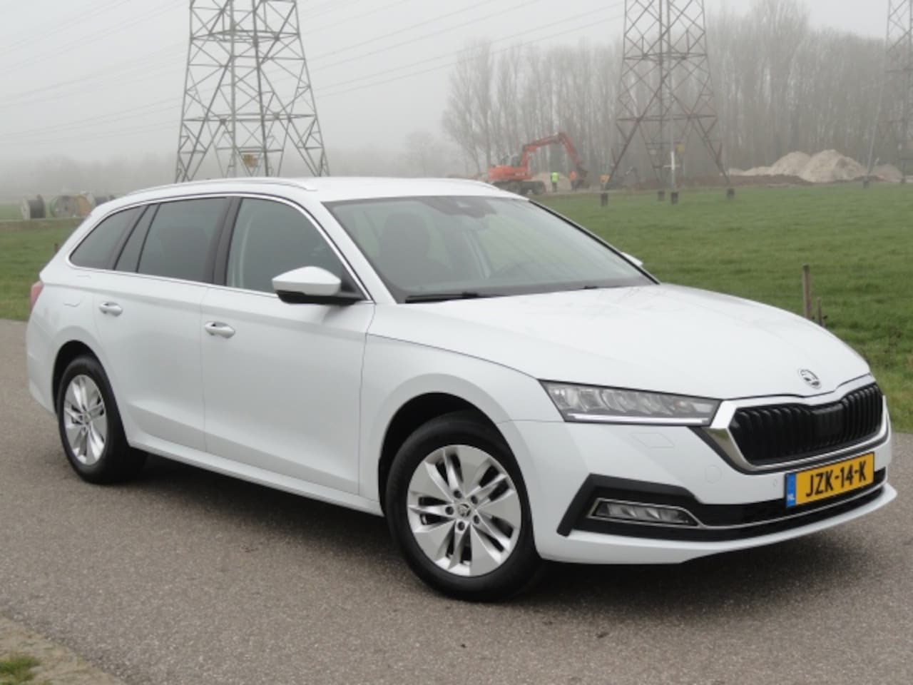Skoda Octavia Combi - 1.0TSI Business Edition Full LED I NAVIG I CAMERA I TREKHAAK - AutoWereld.nl