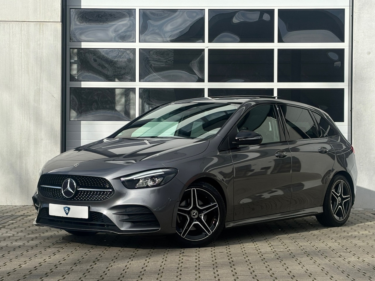 Mercedes-Benz B-klasse - 200 Business Solution AMG | NL Auto | Pano | Carplay - AutoWereld.nl