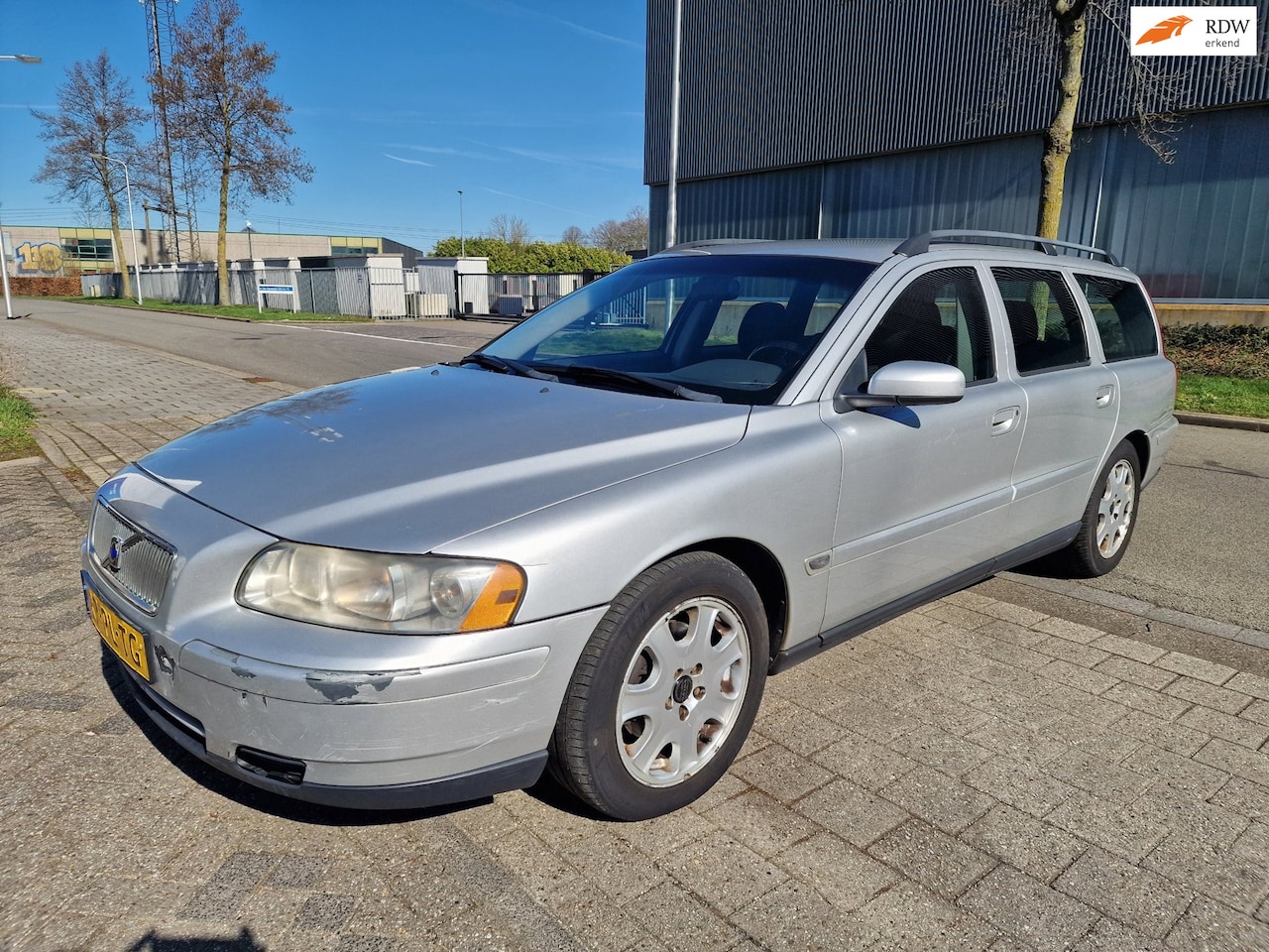 Volvo V70 - 2.4 D 2.4D, Apk, Nap, Zeer goed rijdend, Inruil mogelijk. - AutoWereld.nl