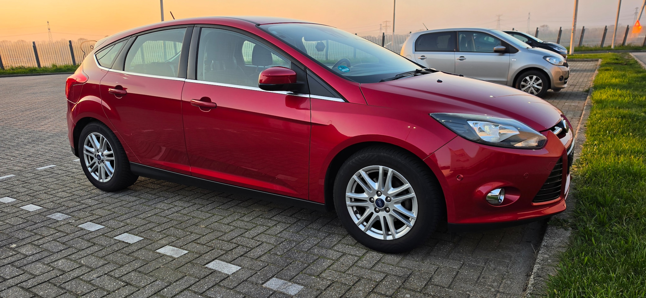 Ford Focus - 1.0 EcoBoost Titanium Ford Focus Full: Cruis | Cam | Lane-assist | Parkasist | Dodehoekdet - AutoWereld.nl
