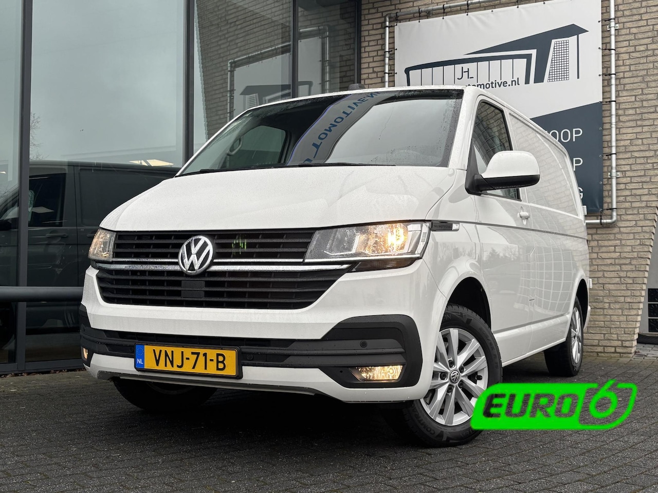 Volkswagen Transporter - 2.0 TDI L1H1*AUTOM.*CARPLAY*A/C*CRUISE*NAVI*HAAK* - AutoWereld.nl