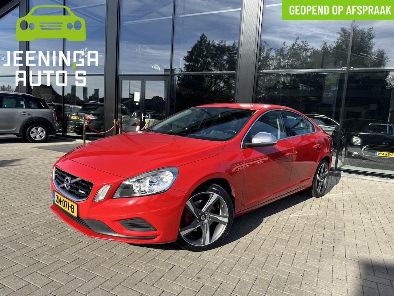 Volvo S60 - 1.6 T3 R-Design|17"|Trekhaak|Camera|Stoelverwarming - AutoWereld.nl