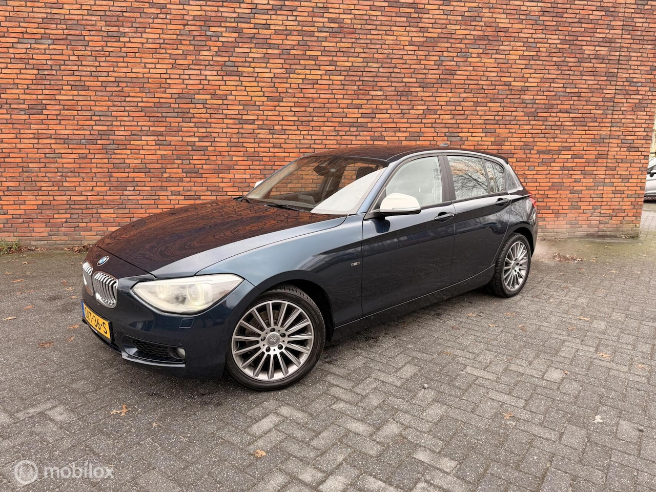 BMW 1-serie - 118i Urban Line Automaat weinig KM - AutoWereld.nl